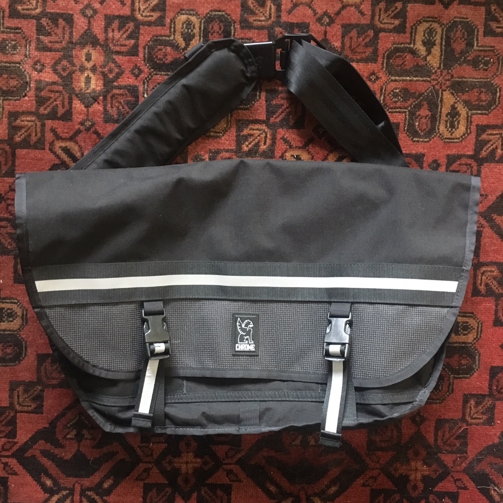 Chrome Metro Messenger Bag - Like-New Condition